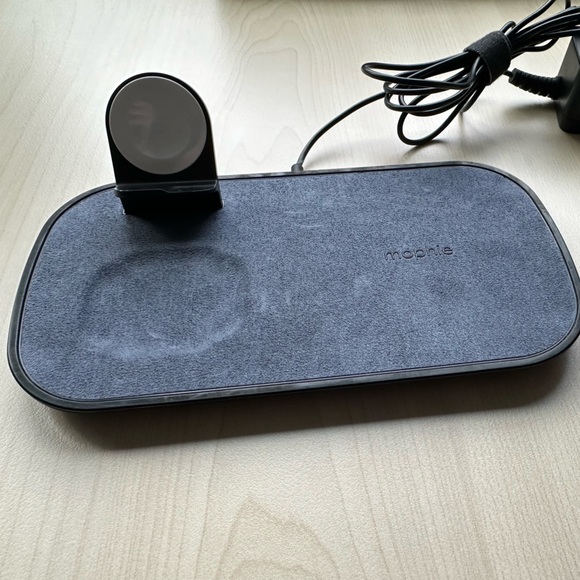 Mophie 3-in-1 Wireless Charging Pad - Picture 2 of 2
